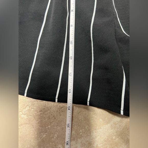🖤CHARLOTTE RUSSE SUPER CUTE BLACK AND WHITE WRAP SKORT-EUC🖤SZ XS - Picture 8 of 11